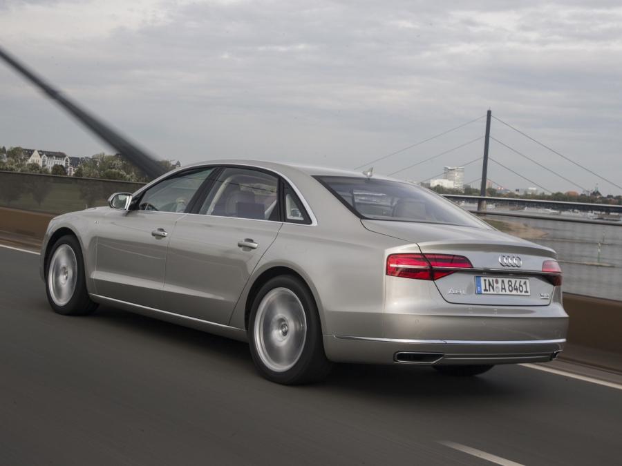  Audi A8L W12 Quattro (D4) 2013 года  (WW) (фото 14 из 24)